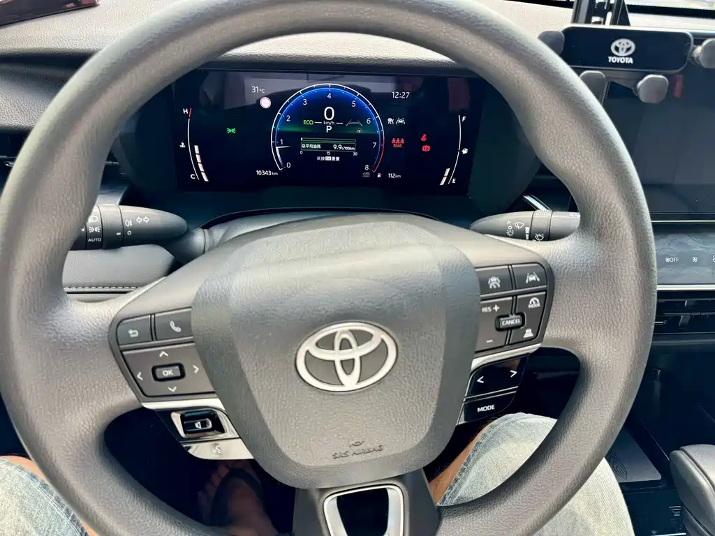 Toyota Camry — фото 9