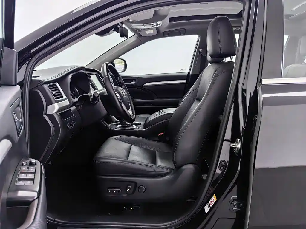 Toyota Highlander — фото 10