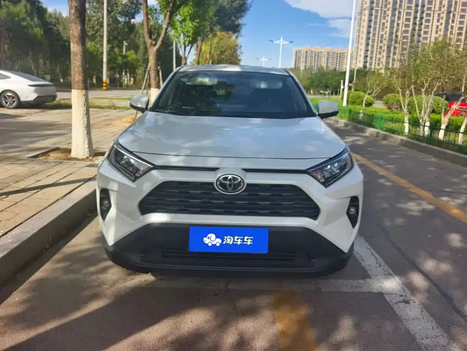 Toyota RAV4 — фото 2