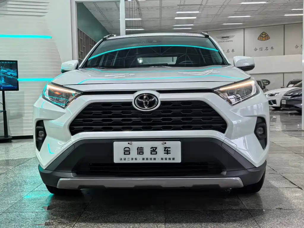 Toyota RAV4 — фото 2