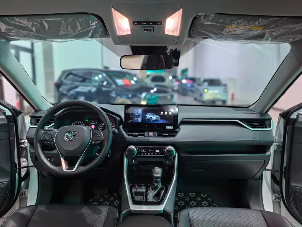 Toyota RAV4 — фото 9