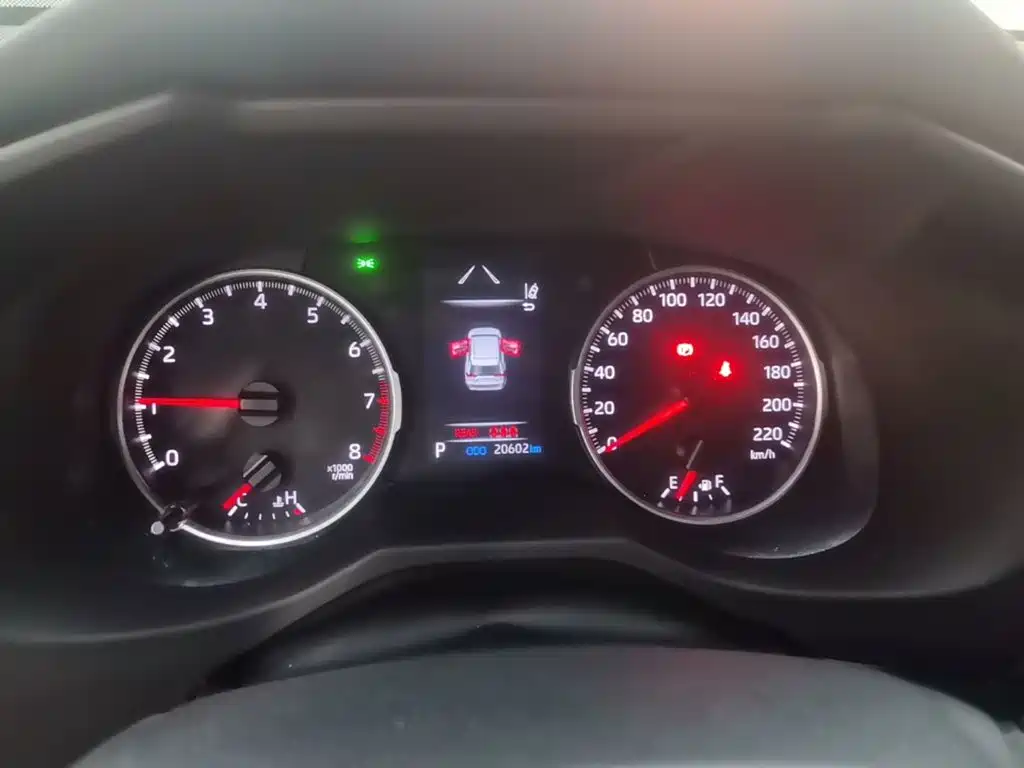 Toyota RAV4 — фото 11