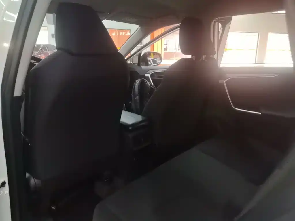 Toyota RAV4 — фото 17