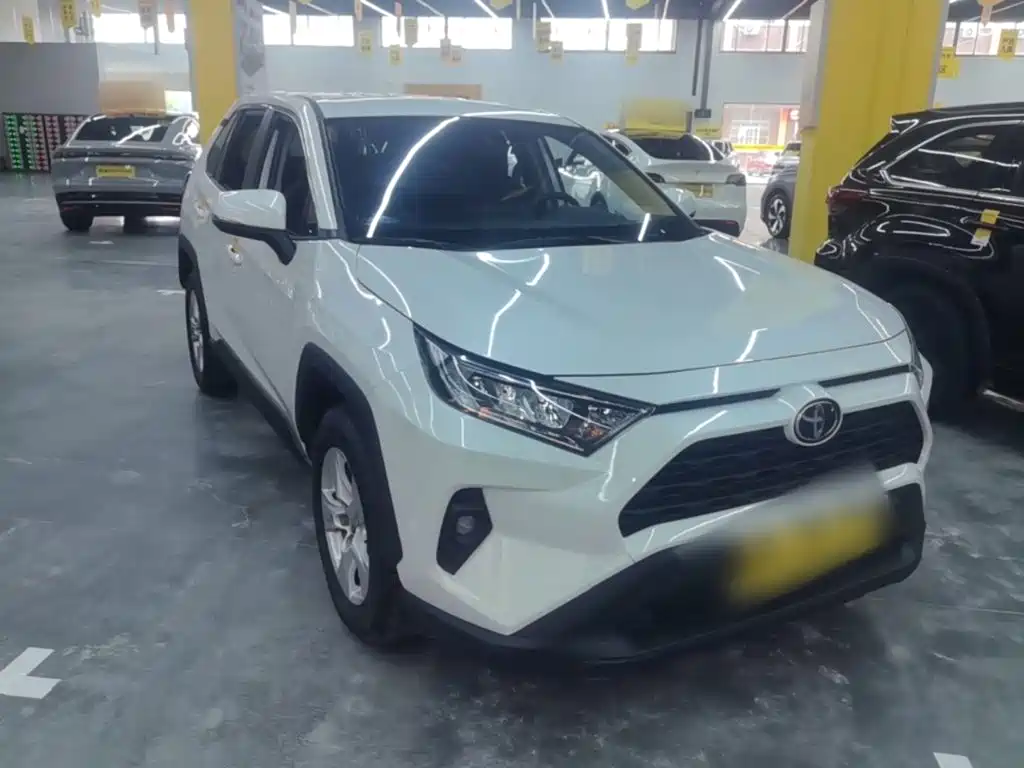 Toyota RAV4 — фото 3