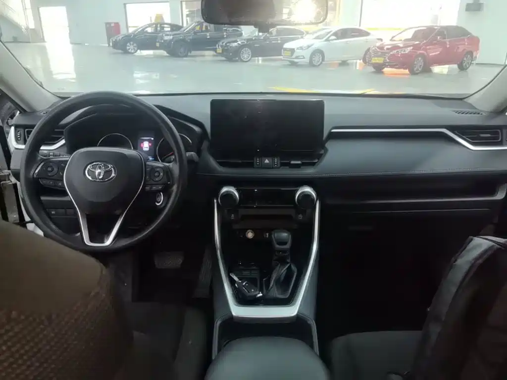 Toyota RAV4 — фото 9
