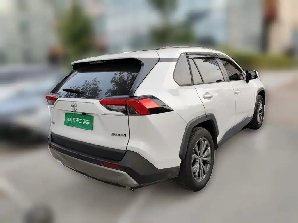 Toyota RAV4 — фото 4