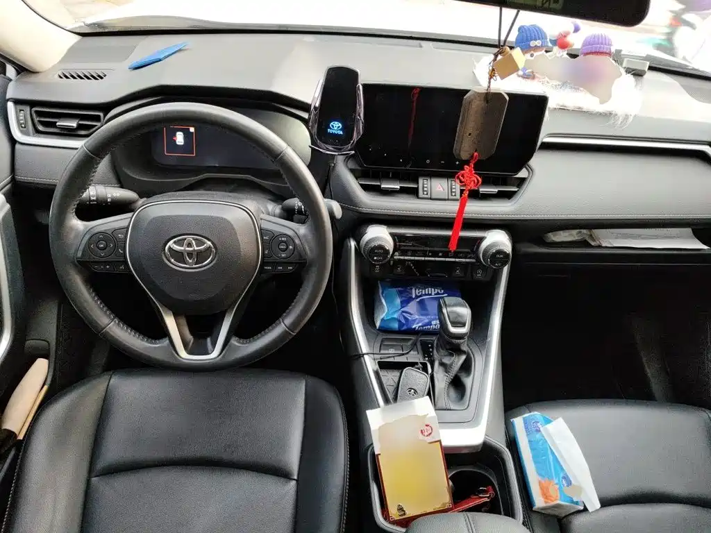 Toyota RAV4 — фото 5