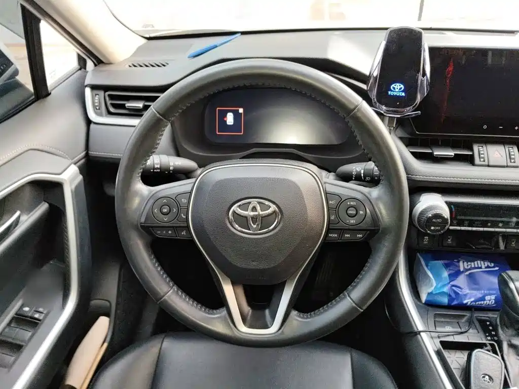 Toyota RAV4 — фото 6