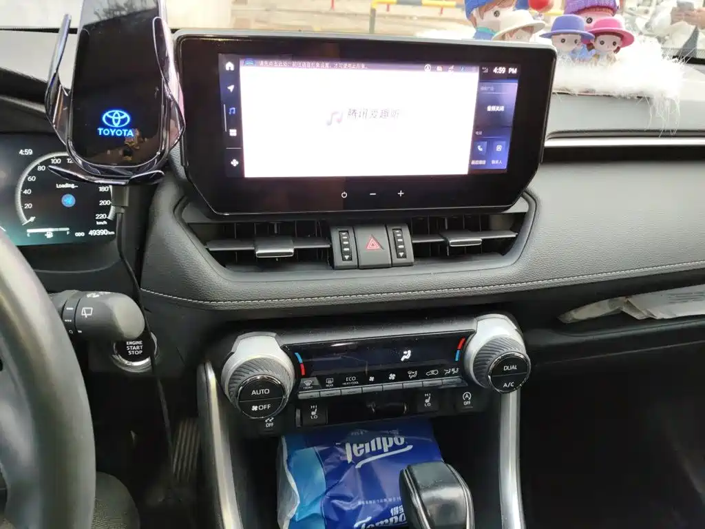 Toyota RAV4 — фото 9