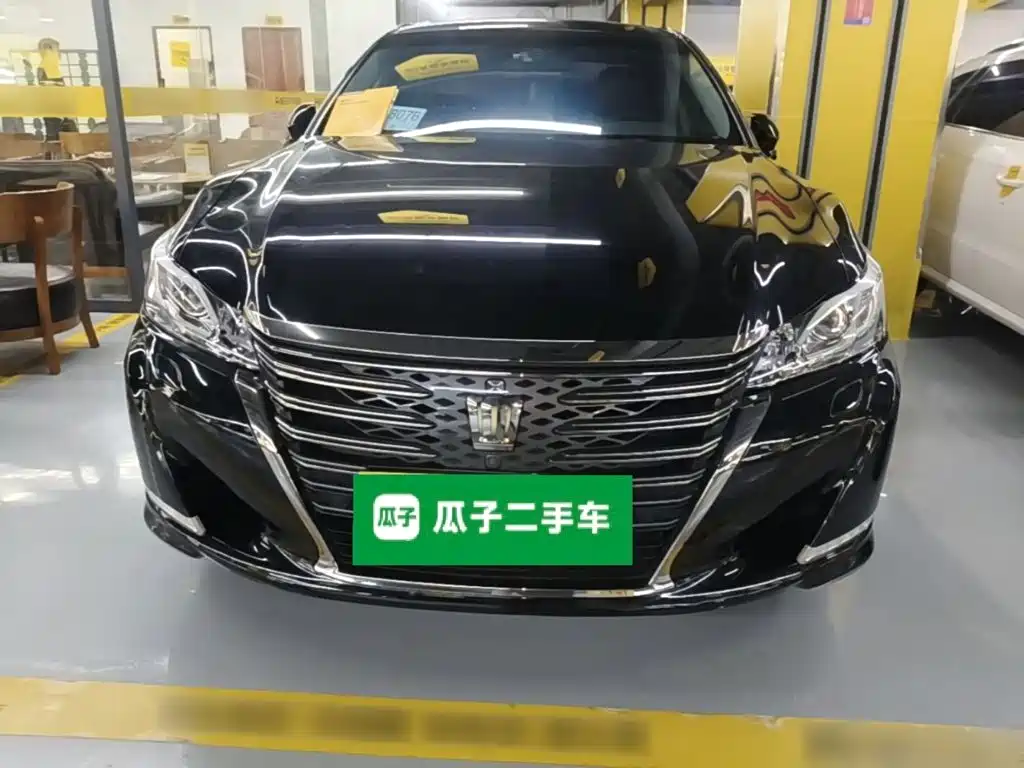 Toyota Crown — фото 2