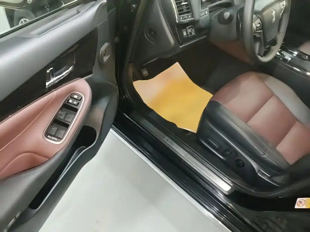 Toyota Crown — фото 15