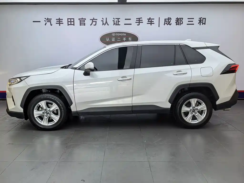 Toyota RAV4 — фото 2