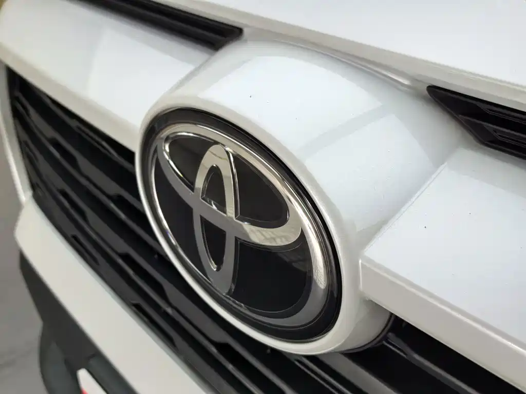 Toyota RAV4 — фото 23