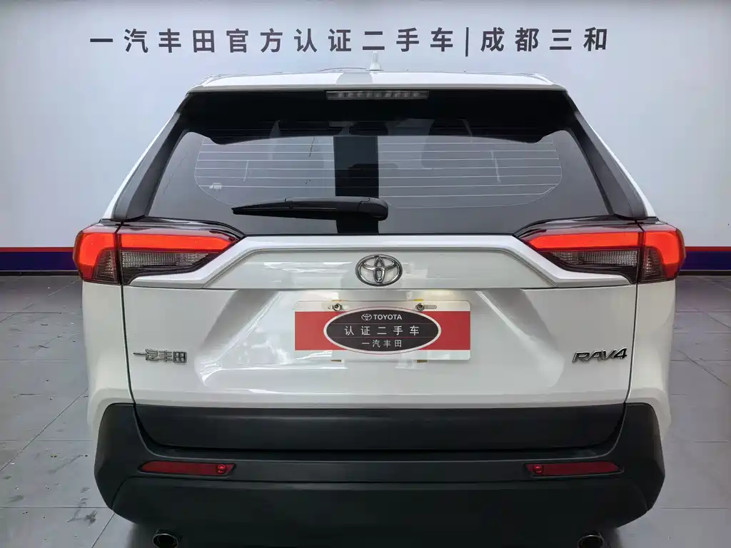 Toyota RAV4 — фото 4