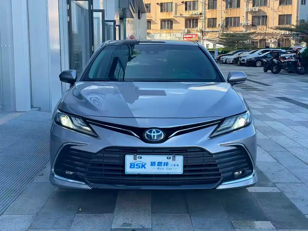Toyota Camry — фото 2