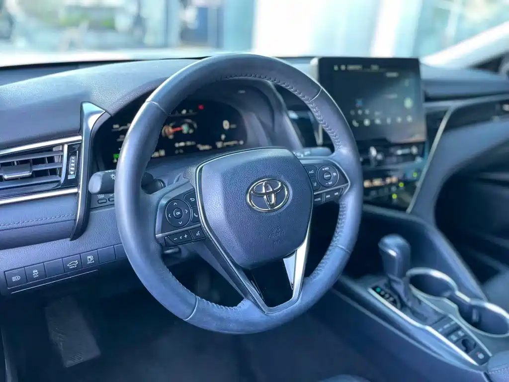 Toyota Camry — фото 8