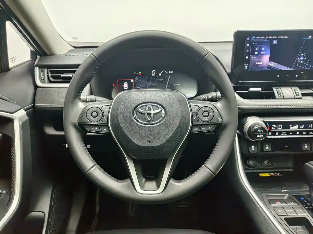 Toyota RAV4 — фото 11