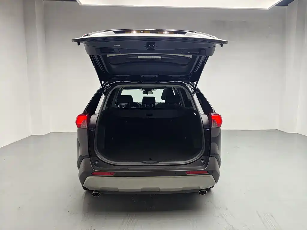 Toyota RAV4 — фото 5