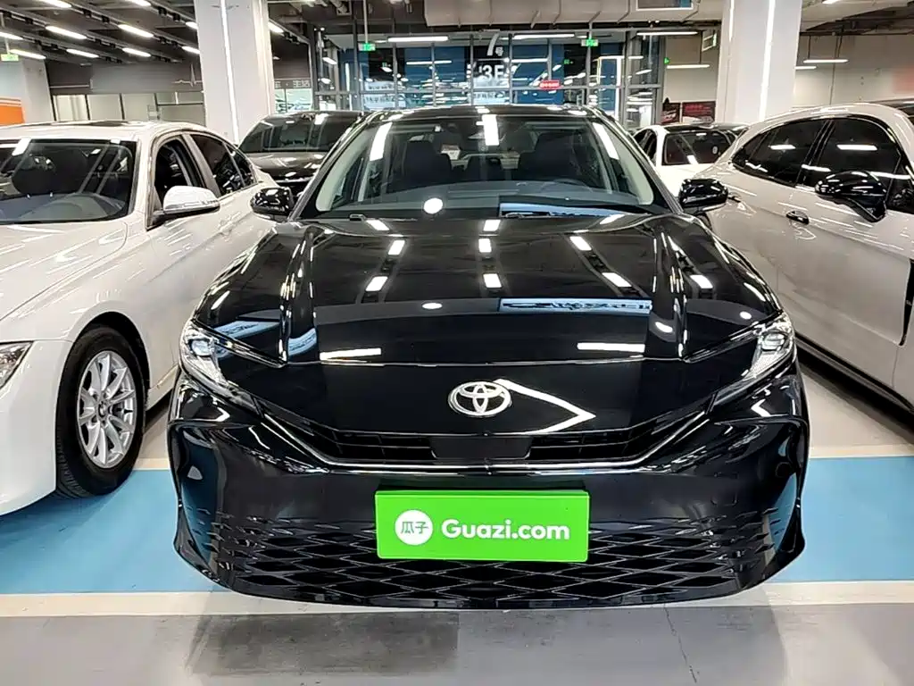Toyota Camry — фото 2