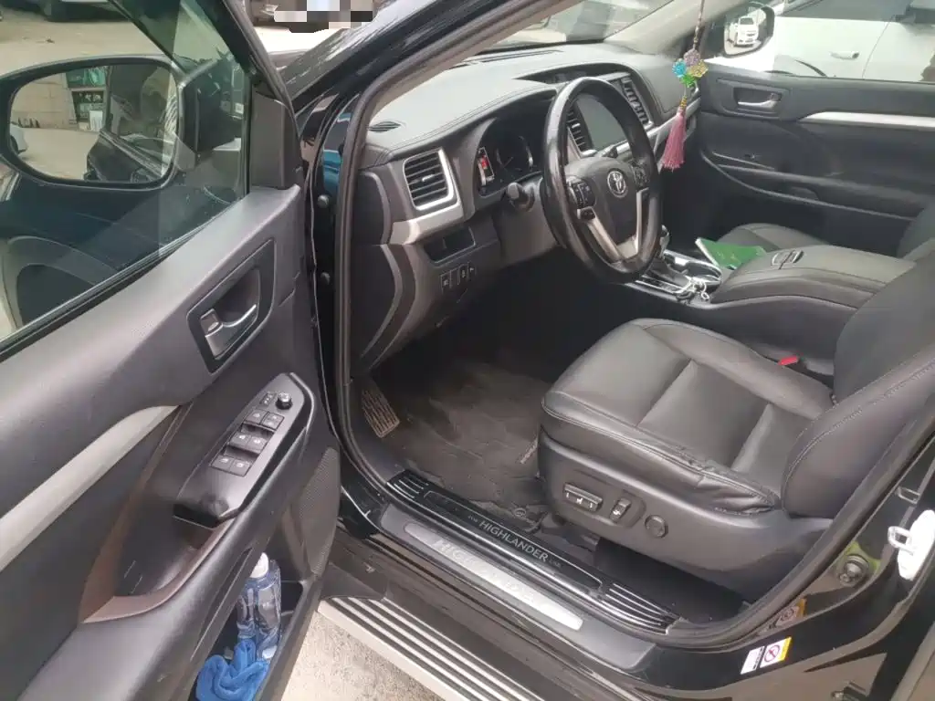 Toyota Highlander — фото 17