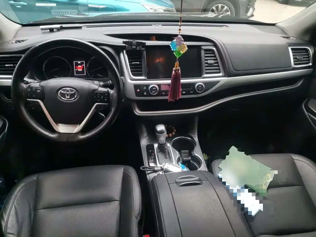 Toyota Highlander — фото 10