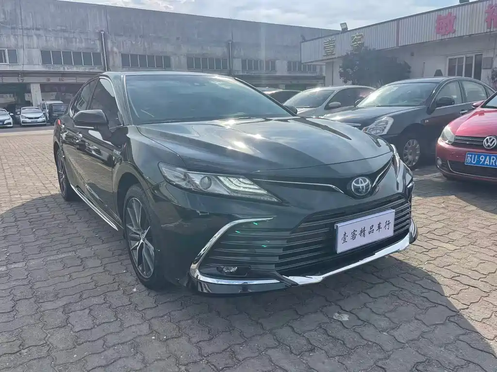 Toyota Camry — фото 3