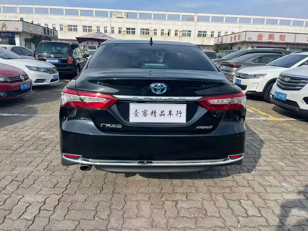 Toyota Camry — фото 10