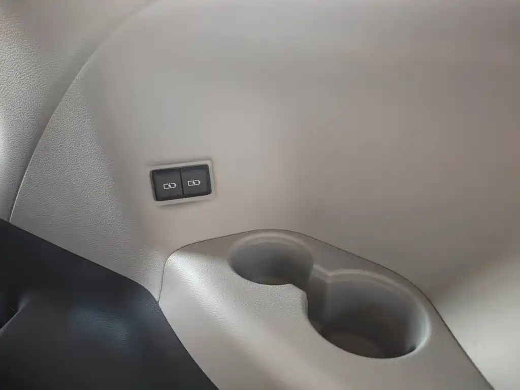 Toyota Granvia — фото 17