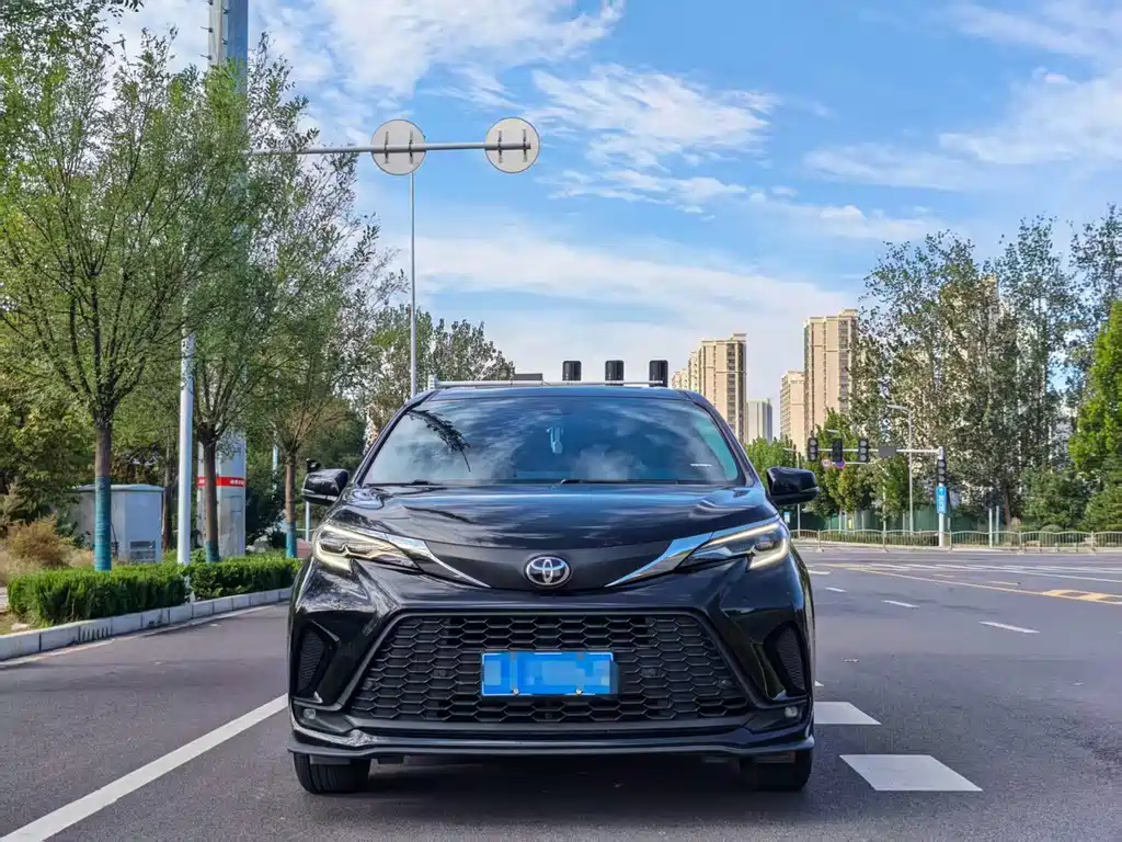 Toyota Granvia — фото 3