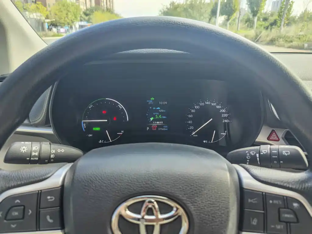 Toyota Granvia — фото 9