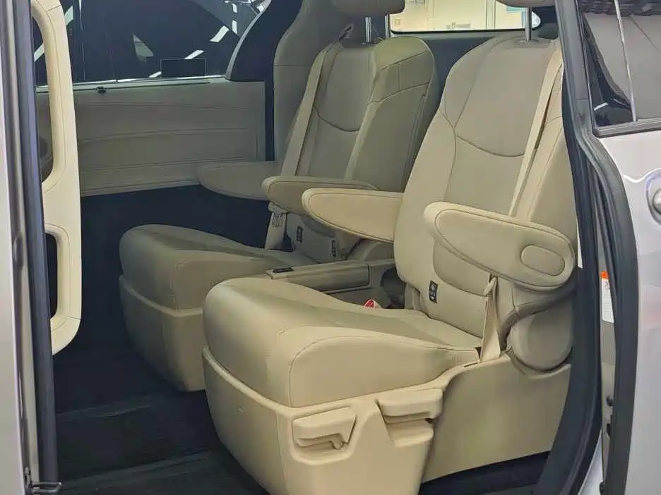 Toyota Granvia — фото 7