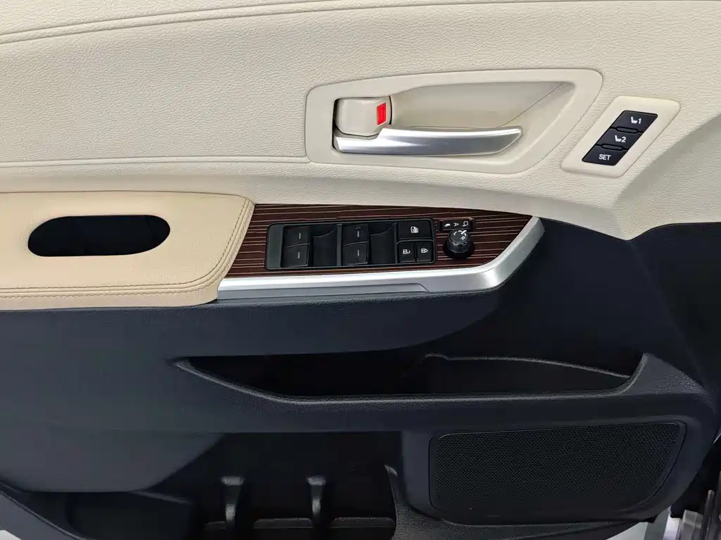 Toyota Granvia — фото 9