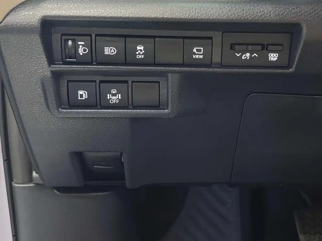 Toyota Granvia — фото 10