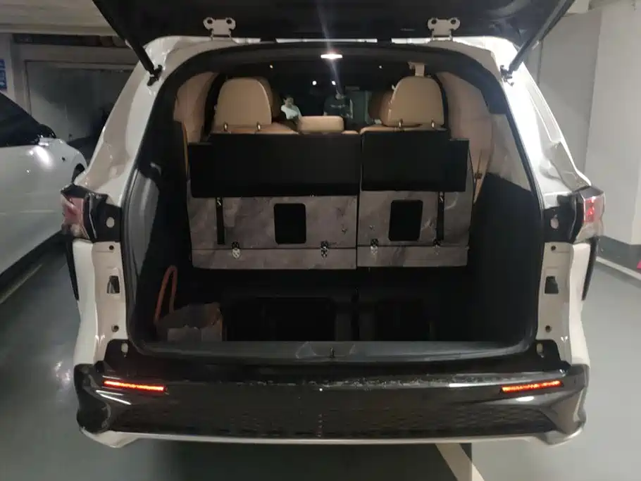 Toyota Granvia — фото 4