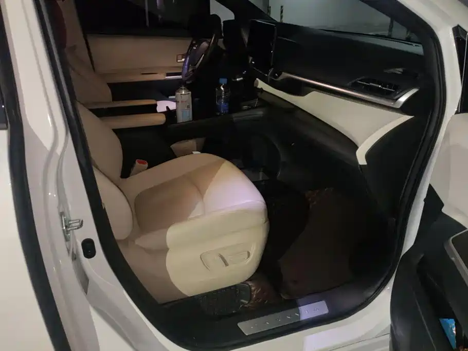 Toyota Granvia — фото 8