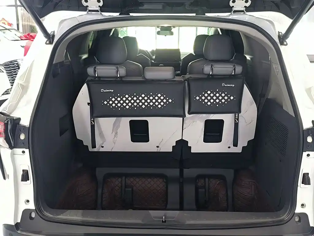 Toyota Granvia — фото 8