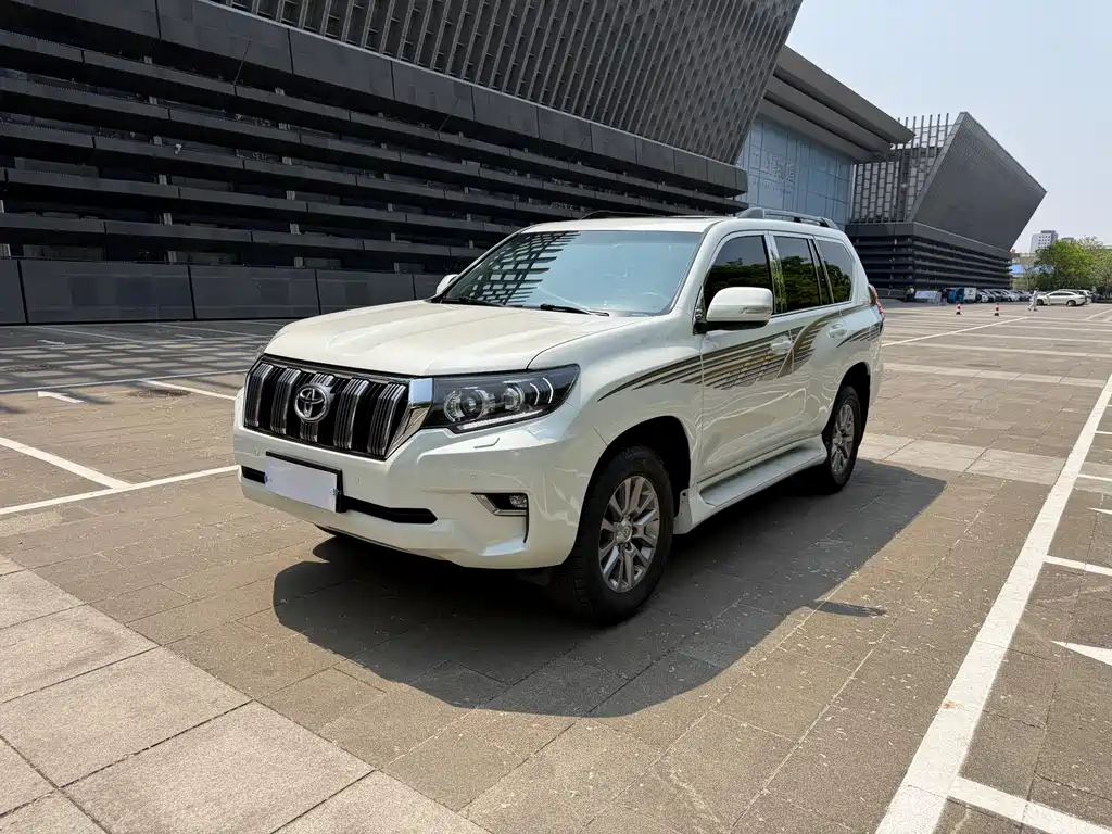 Toyota Prado — фото 2