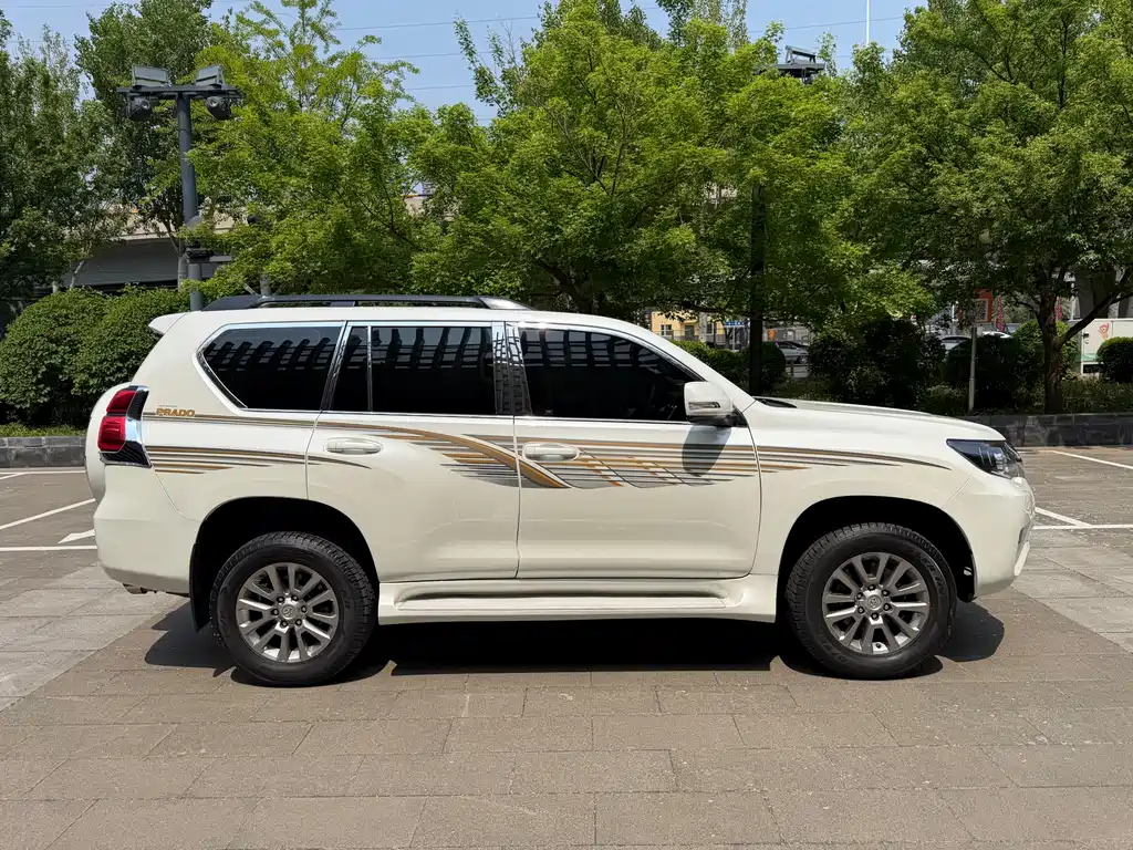 Toyota Prado — фото 4