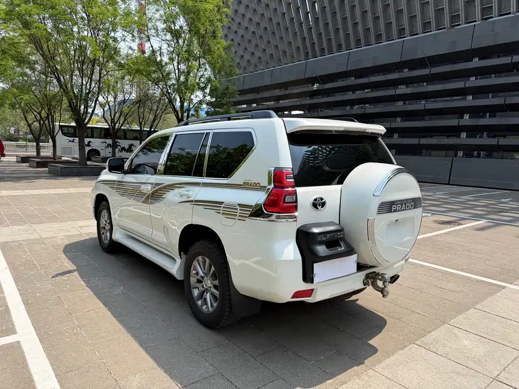 Toyota Prado — фото 8