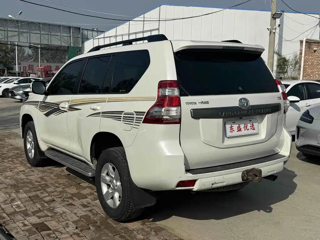 Toyota Prado — фото 4