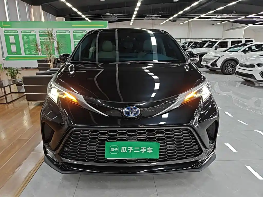 Toyota Granvia — фото 2