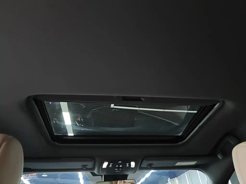 Toyota Granvia — фото 17