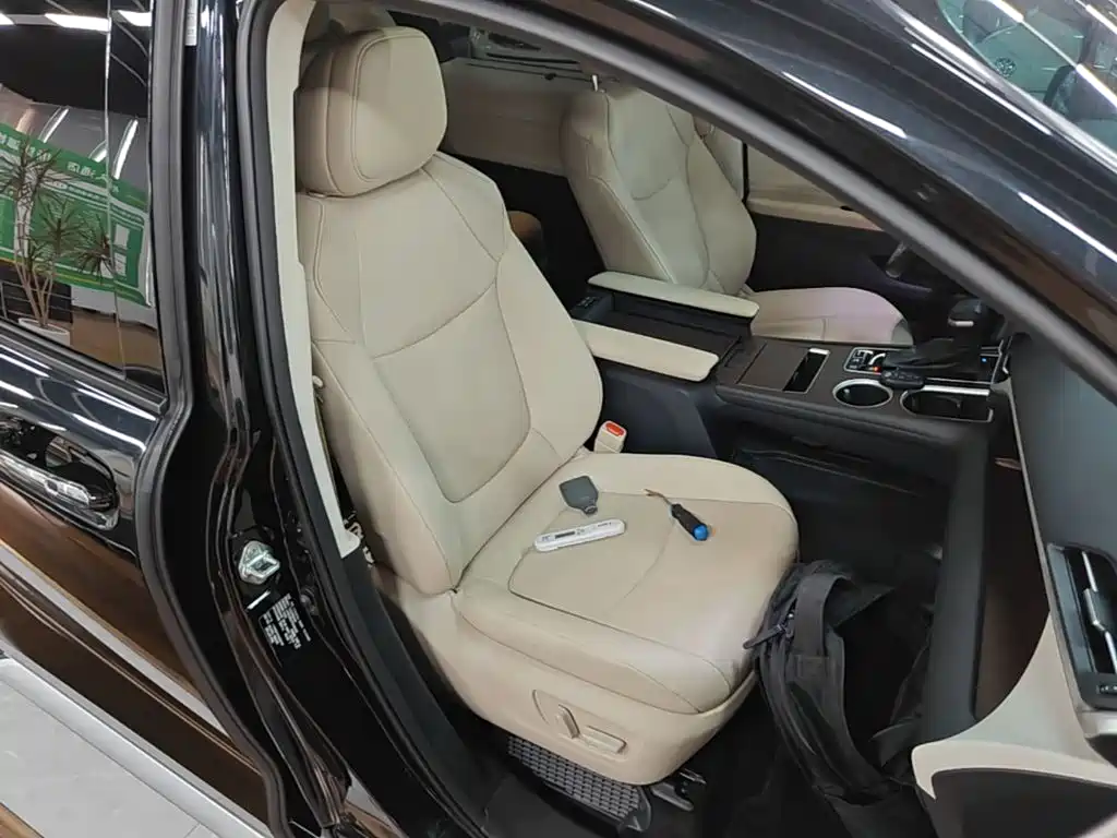Toyota Granvia — фото 24