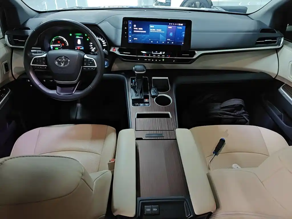 Toyota Granvia — фото 9
