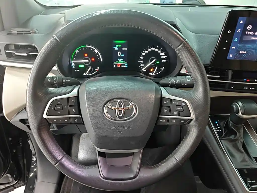 Toyota Granvia — фото 10