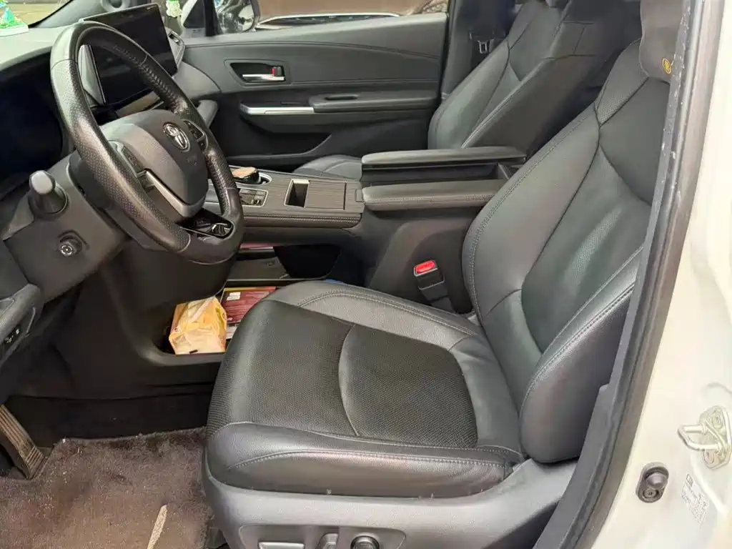 Toyota Sienna — фото 4
