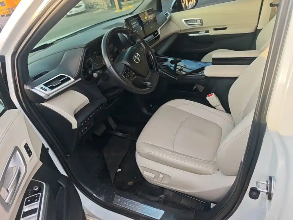 Toyota Granvia — фото 14