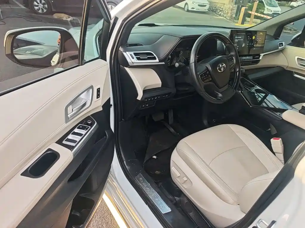 Toyota Granvia — фото 15