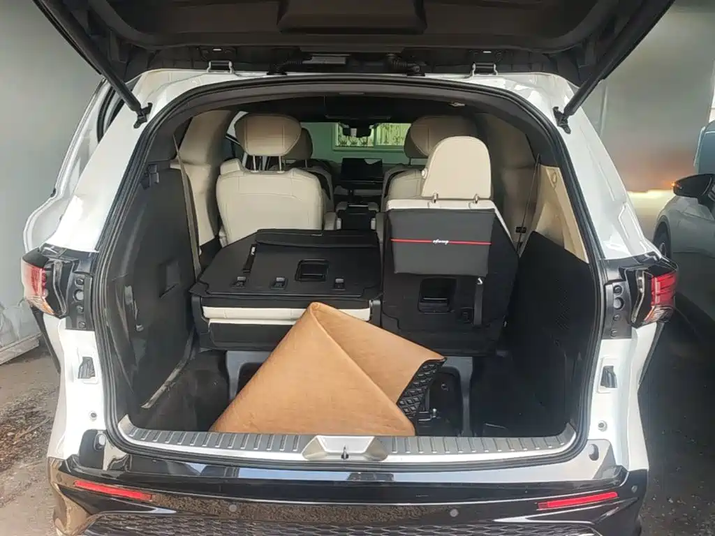 Toyota Granvia — фото 18