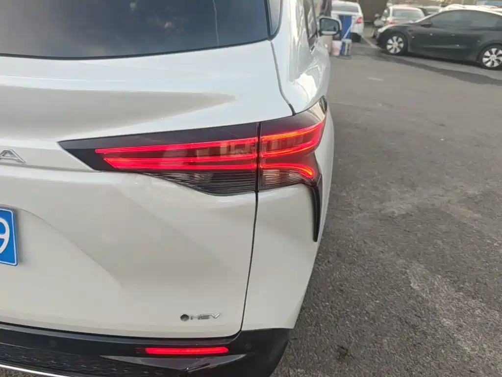 Toyota Granvia — фото 7
